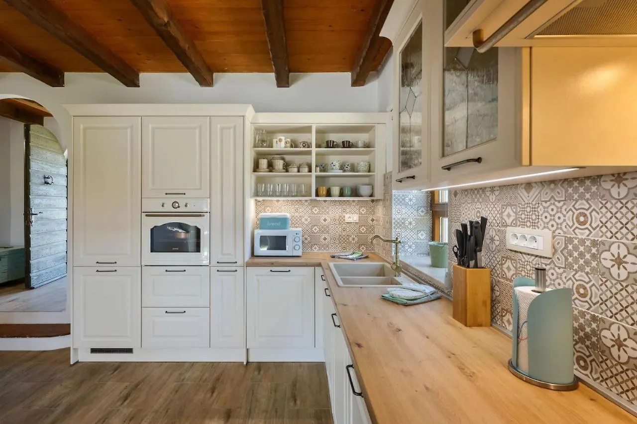 Rustic Villa Marijanin Vrt With Pool In Tinjan
