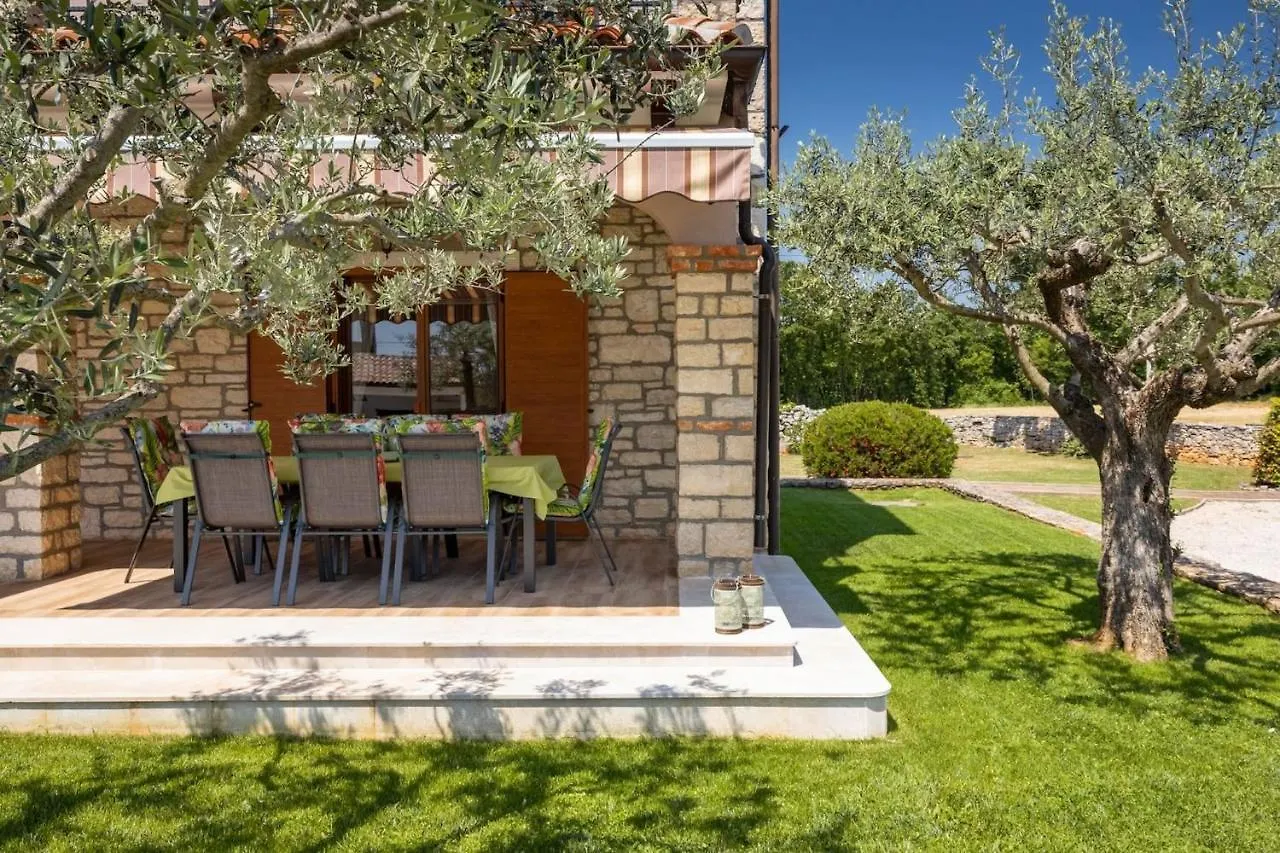 Rustic Villa Marijanin Vrt With Pool In Tinjan