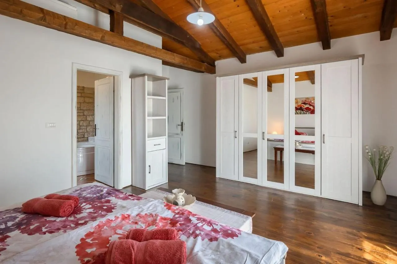 Rustic Villa Marijanin Vrt With Pool In Tinjan