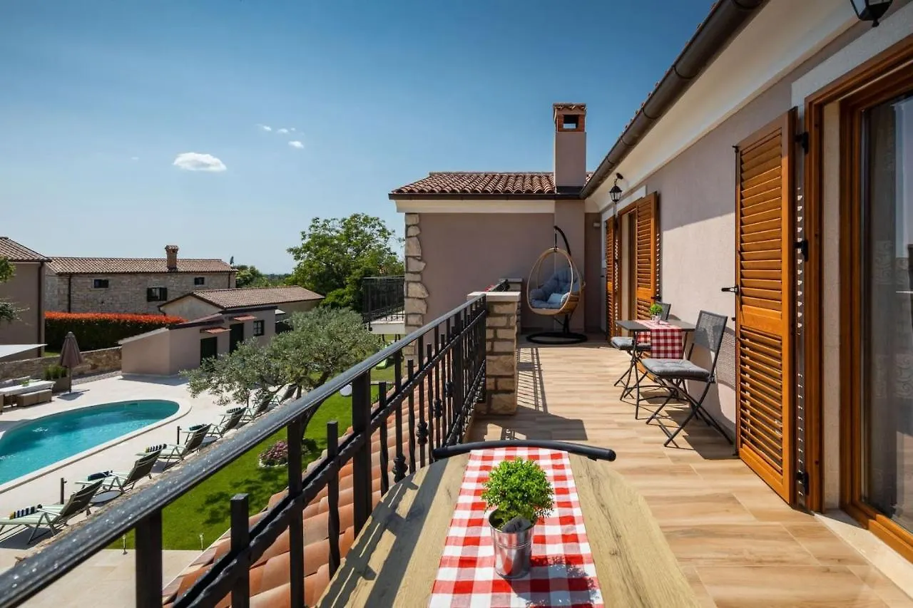 Rustic Villa Marijanin Vrt With Pool In Tinjan