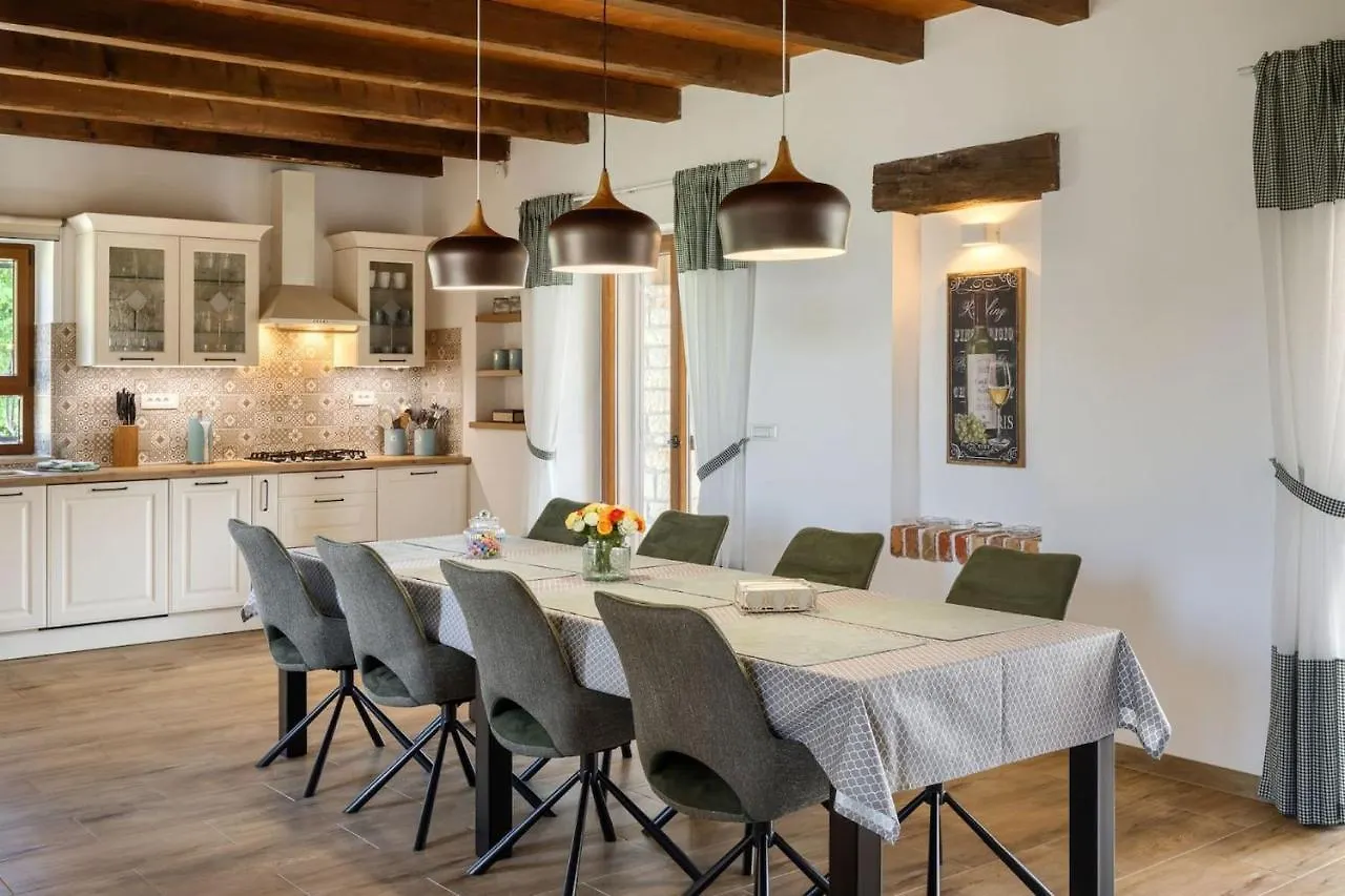 Rustic Villa Marijanin Vrt With Pool In Tinjan