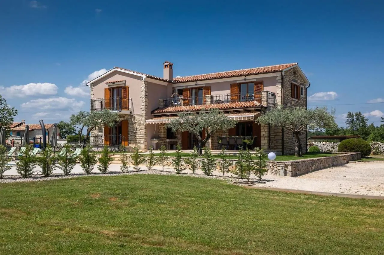 Rustic Villa Marijanin Vrt With Pool In Tinjan